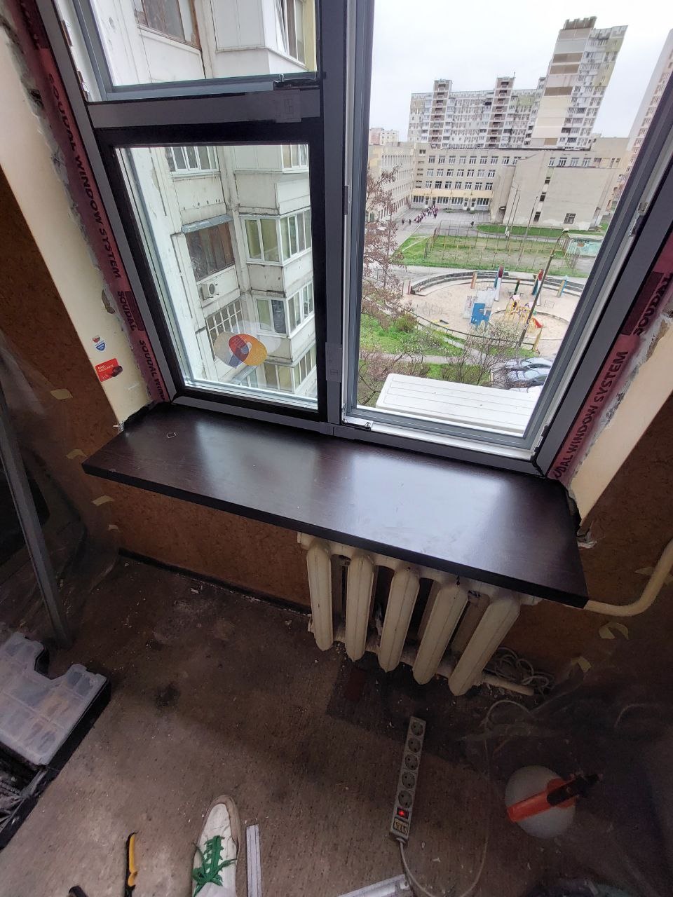 Теплий монтаж ламінованого пластикового вікна фото РІДНЯ™